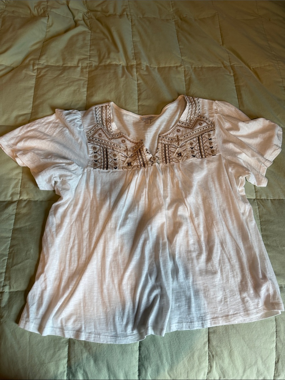 Lucky Brand White Short-Sleeve Embroidered V-Neck Blouse